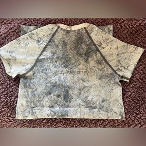 Lululemon workout shirt